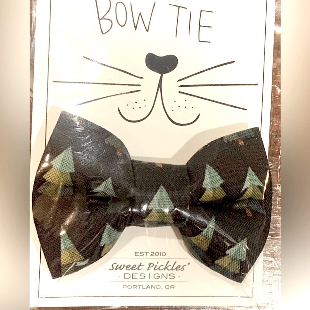 Cat Bow Tie w/ Pine Trees 😻🌲